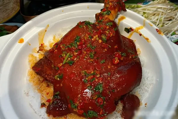 图片[1]-招牌葱香霸王肘视频教程-爱尚配方网