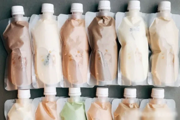 图片[1]-蹿红网络的超人气手摇奶茶 可快递随身包12种口味-爱尚配方网