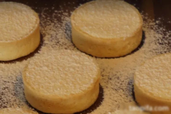 图片[1]-唯甜人气新品好吃到舔盘子的北海道牛乳挞门店新宠-爱尚配方网