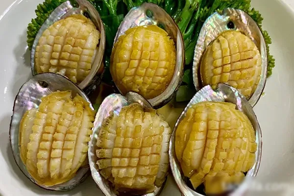 图片[1]-冰镇双酱汁鲍鱼视频教程-爱尚配方网