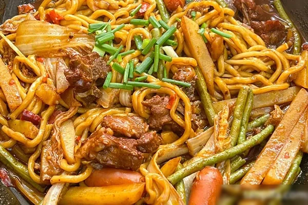 图片[1]-铁锅焖面视频教程-爱尚配方网