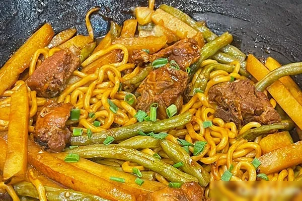 冰城外婆铁锅焖面技术配方资料-爱尚配方网