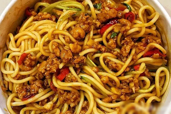 开店级炸酱面制作教程-爱尚配方网