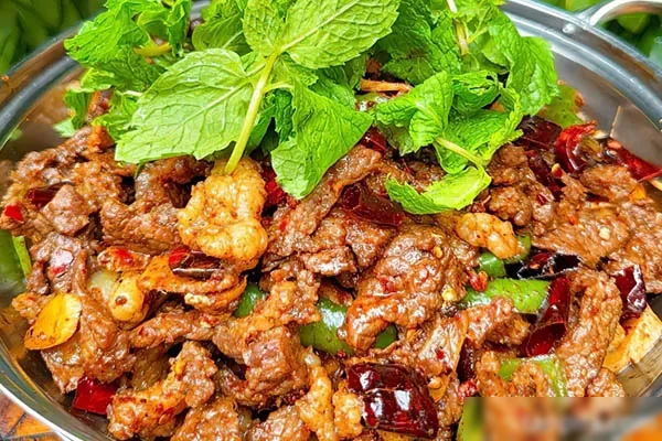 云南顶顶牛实体店干锅牛肉技术-爱尚配方网