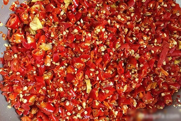 图片[1]-红辣椒正当季：2种口味剁椒辣酱嗨翻味蕾视频教程-爱尚配方网