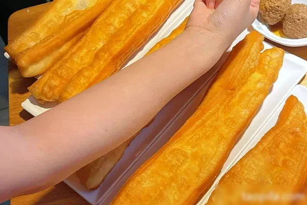 金牌手臂大油条制作视频教程-爱尚配方网