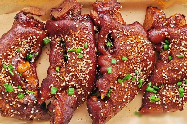 图片[1]-秘制烤猪蹄视频教程-爱尚配方网